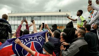 Hinchas del PSG llegaron al Parque de los Príncipes y al aeropuerto de París para recibir a Lionel Messi [FOTOS] 