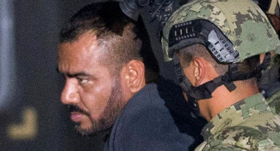 Jorge Iván Gastélum, alias el Cholo Iván, es escoltado a un hangar federal en Ciudad de México, el 8 de enero de 2016 tras su captura. (EDUARDO VERDUGO / AP).