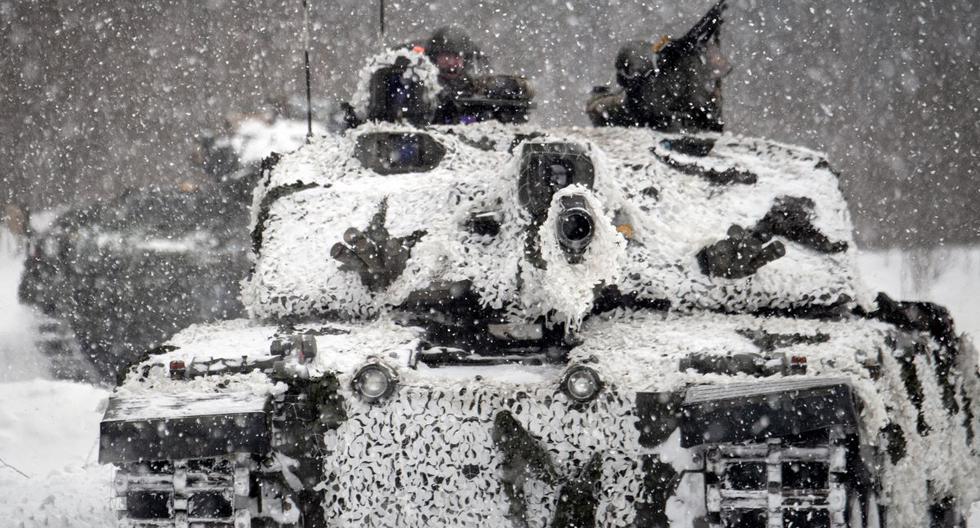 Un tanque Challenger británico participa en un simulacro de guerra como parte del despliegue de "presencia avanzada mejorada" (EFP) de la OTAN en Polonia y las naciones bálticas de Estonia, Letonia y Lituania. (ALAIN JOCARD / AFP).