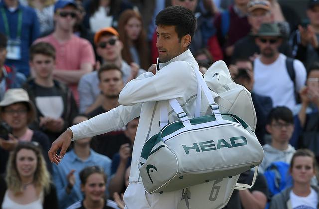 La tristeza de Djokovic era notoria. El serbio tenía la chance de volver al primer lugar del ATP. (Foto: AFP/Reuters/AP)