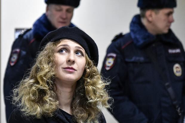 En el 2012 Maria Alyokhina fue enviada a una prisión en los montes Urales, miles de kilómetros lejos de su hogar, en castigo a haberse manifestado contra la Iglesia Ortodoxa y Vladimir Putin.