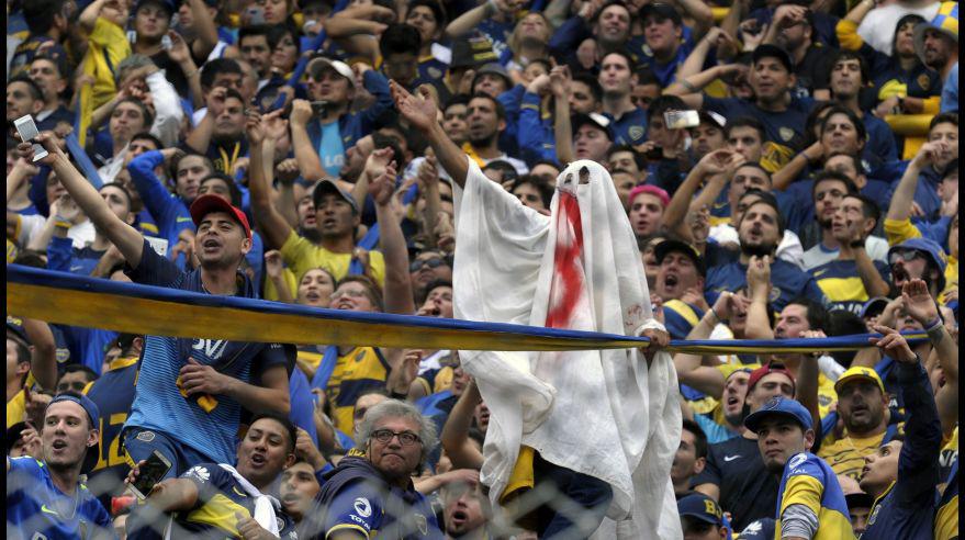 Los hinchas de Boca Juniors también se acordaron de su mítico rival, River Plate. (Foto: AFP)