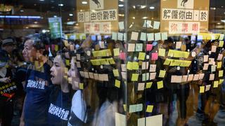 Dimite el presidente de la aerolínea de bandera de Hong Kong tras protestas