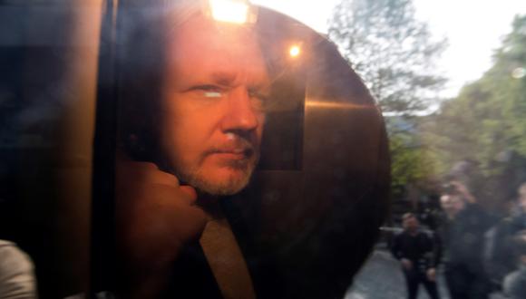 Julian Assange a su llegada al tribunal de Southwark. (Foto: EFE)