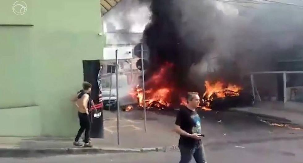 Una avioneta se estrelló en una calle de Belo Horizonte. (Foto: Captura de video)