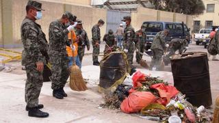 Soldados del Ejército recogen toneladas de basura en Chiclayo