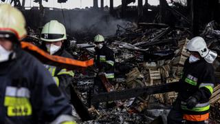 Rusia bombardea Kiev y Chernihiv tras prometer una reducción “drástica” de sus operaciones militares