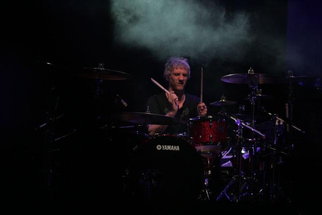 Charly Alberti durante el concierto de la banda en Lima. (Foto: Ernesto Arias/ El Comercio)