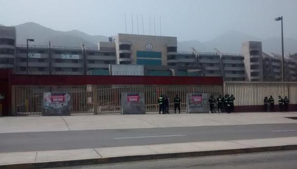 Ate: policía resguarda estadio Monumental tras clausura