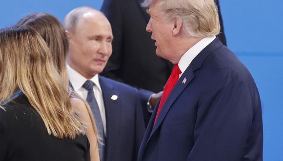 Trump tuvo dos breves conversaciones este viernes con su homólogo ruso, durante la cumbre del G20 que se celebra en Buenos Aires. (AP)