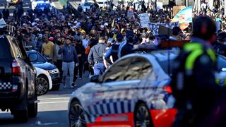 Australia: enfrentamientos entre la policía y manifestantes contra el confinamiento en Sídney por el coronavirus