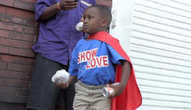 El 'superpoder' de este pequeño conquistó los corazones de todos en las redes sociales. (Fotos: Austin Perine en Facebook)