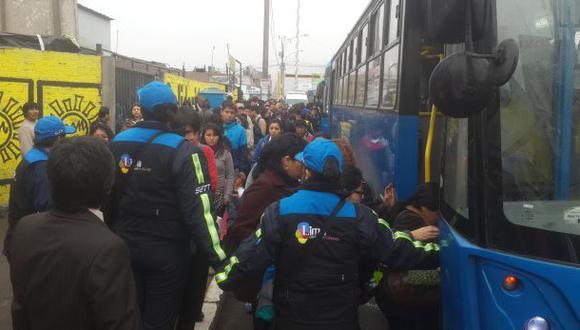 Bus del corredor azul arrolló a peatón en paradero del Rímac