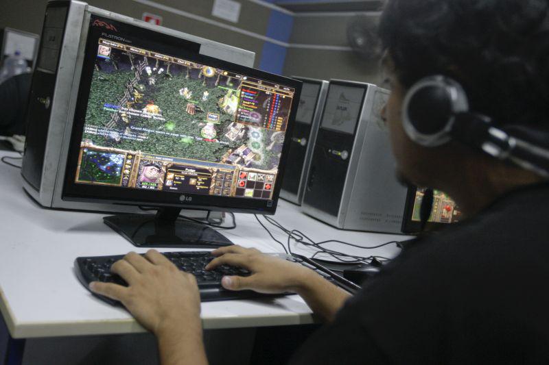 Si bien los jugadores de videojuegos no sufren ningún trastorno, como el caso de las personas que beben alcohol, existen circunstancias en que el uso excesivo puede generar efectos adversos.  (Foto: USI)