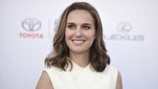 Natalie Portman, en las fauces de un cocodrilo para su próxima cinta [FOTO]