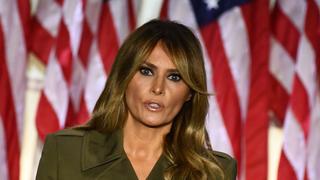 Melania Trump cancela su aparición en un mitin de campaña con su esposo Donald Trump por “tos persistente”