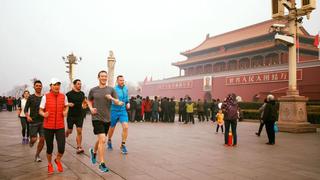 Mark Zuckerberg volvió a China para correr en Plaza Tiananmén