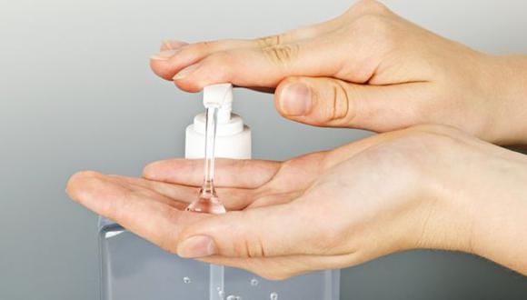 El gel desinfectante es una alternativa al jabón y el agua para evitar la propagación de coronavirus. (GETTY IMAGES)