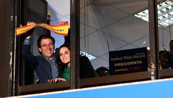 El candidato del PP para la alcaldía de Madrid, Jose Luis Martinez Almeida, celebra la victoria de la derecha en los comicios de este fin de semana en España. (AFP)