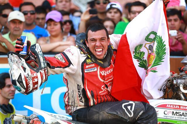 Dakar 2014: pilotos peruanos festejan en la meta de Valparaíso - 1