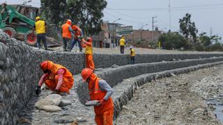 Construyen defensas ribereñas en una margen del río Chillón