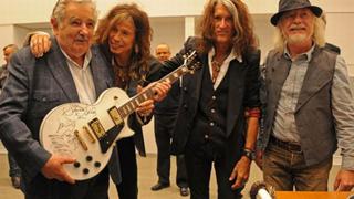 Aerosmith y José Mujica intercambiaron buena onda y obsequios en Uruguay [FOTOS]