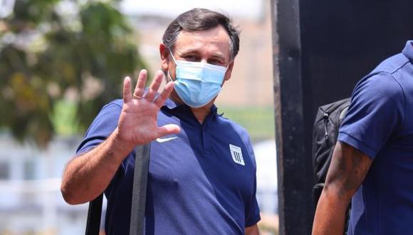 Carlos Bustos y su análisis tras la derrota del conjunto blanquiazul frente a Fortaleza. (Foto: Alianza Lima)