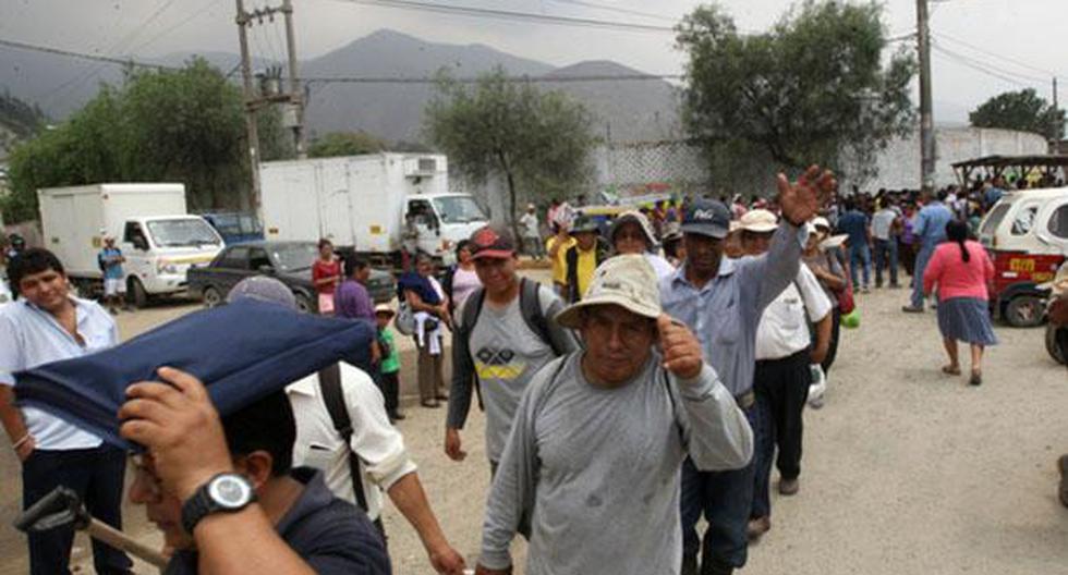 Lima. Maestros en huelga bloquearon vías en la Carretera Central y marcharon a la Plaza San Martín. (Foto: Agencia Andina)