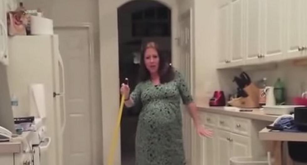 Mamá embarazada realiza sexy baile y ocurre algo inesperado. (Foto: Captura)
