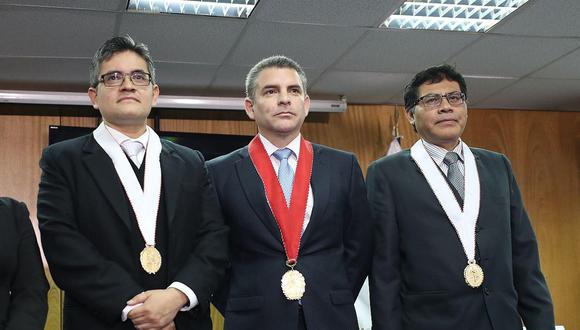 Fiscales José Domingo Pérez (izquierda) y Germán Juárez Atoche (derecha) cuestionaron sanción contra coordinador del equipo especial Lava Jato, Rafael Vela (centro). (Foto: El Comercio)