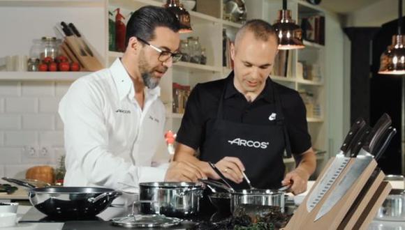 Iniesta promociona cuchillos junto a chef 3 estrellas [VIDEO]