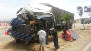 Choque entre camiones causó congestión en la Panamericana Sur