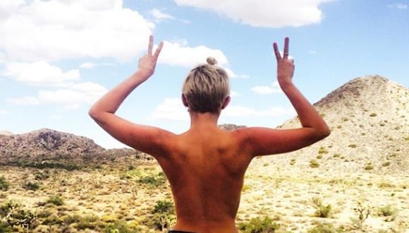 Miley Cyrus se burla de rumores de muerte con este 'topless'