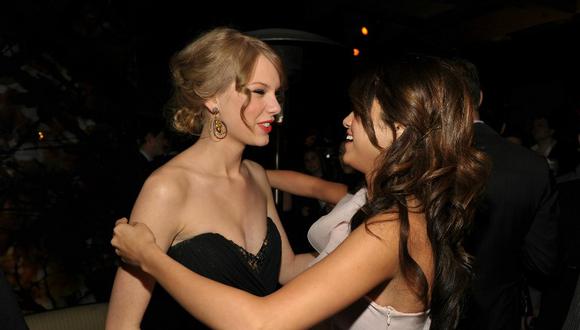 Selena Gómez se apoya en Taylor Swift luego de salir de rehabi (Foto: AFP)