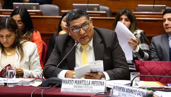El congresista de Fuerza Popular, Mario Mantilla, participa en una sesión de la Comisión de Constitución y Reglamento, el pasado 7 de junio del 2019. (Foto: Congreso).