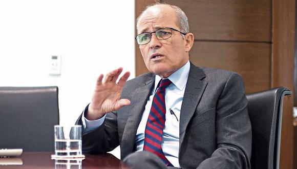 Para Benavides, el actual gobierno no debió revocar los decretos petroleros firmados por Kuczynski. (Foto: Nancy Chappell/El Comercio)