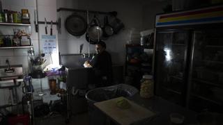 La mitad de Puerto Rico sigue sin luz dos días después del apagón general