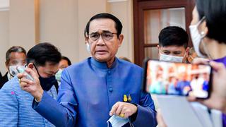 Multan al primer ministro de Tailandia con US$190 por no llevar mascarilla en una reunión