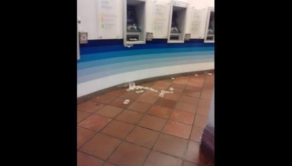 México: Falla en cajero automático provoca "lluvia" de billetes