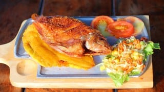 El truco para que tu mojarra frita mexicana quede crujiente esta Semana Santa