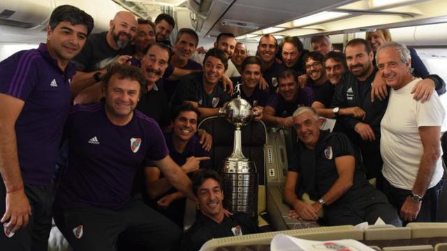 River Plate ya se encuentra en suelo argentino para lo que será la celebración de su cuarta Copa Libertadores en el estadio Monumental de Núñez