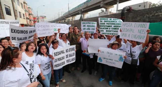 Vecinos de San Juan de Lurigancho realizan protesta al cumplirse un año del aniego de aguas servidas por colapso de tubería de Sedapal.  (Lino Chipana / GEC)