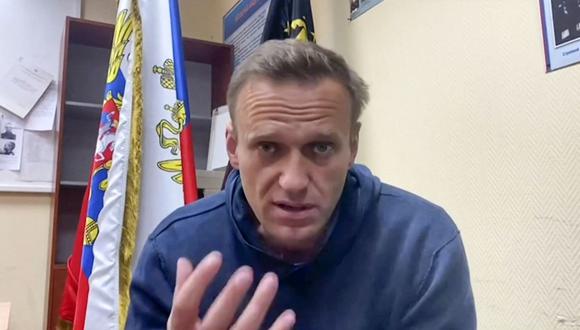 En esta foto de archivo tomada de un video el 18 de enero de 2021 aparece Alexei Navalny hablando mientras espera una audiencia judicial. (Foto: AFP).