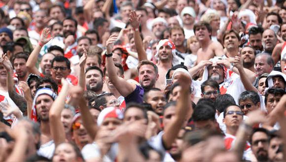 Los fanáticos de River Plate cantarán desde sus casas motivando al equipo. (Foto: AFP)