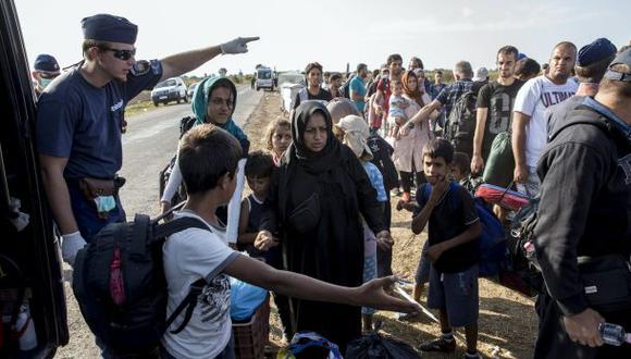 Crisis de refugiados: Hungría declara delito cruzar su frontera