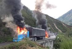 Guerrilleros incendian ocho camiones en una carretera del noreste de Colombia | VIDEO 