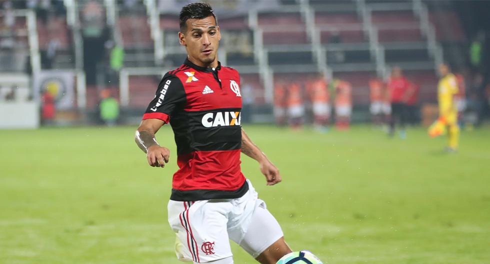 Miguel Trauco jugó 90\' del partido Flamengo vs Santos por la Copa de Brasil. (Foto: Prensa Flamengo)