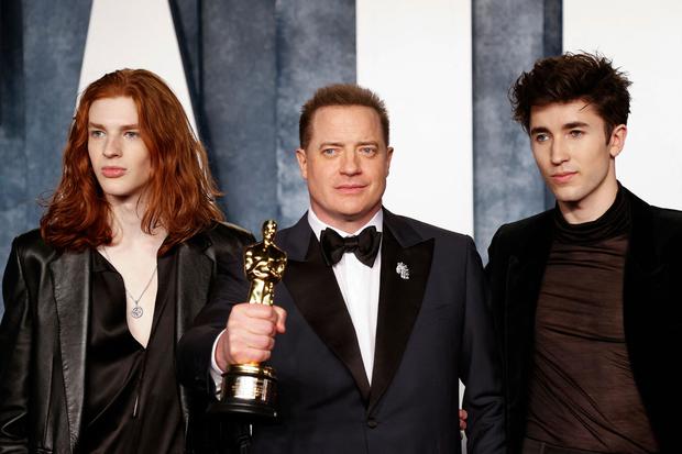 Brendan Fraser with his sons Holden and Leland at the 2023 Oscars.