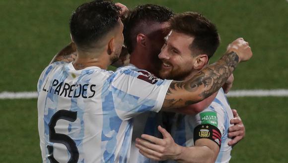 Messi, De Paul y Martínez anotaron para Argentina que se posiciona en el segundo lugar de las Eliminatorias a Qatar 2022. FOTO: AFP