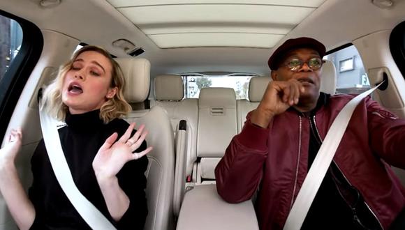 La actriz Brie Larson apareció junto a Samuel L. Jackson cantando un tema de Ariana Grande. (Foto: Captura de video)